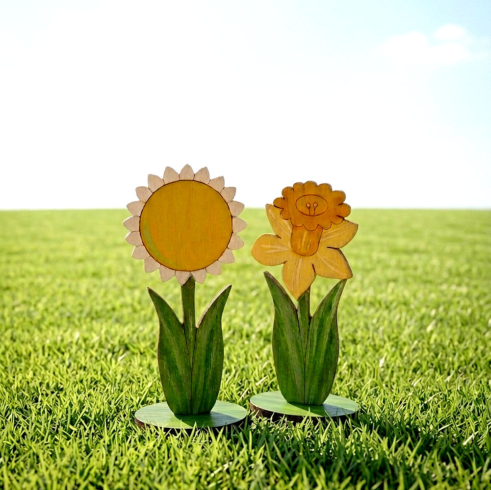 Dřevěný narcis se stojánkem - malovaný